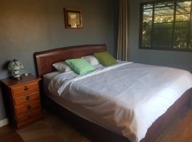 Single room in single house,not accept single male customer, hotell sihtkohas Ban Mae Chong
