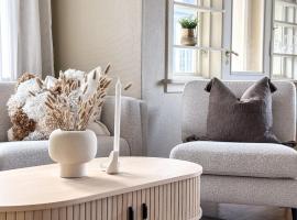 Stor innbydende leilighet med 4 soverom og sentral beliggenhet, hotel v destinaci Notodden