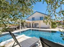 Gorgeous Home In Vrsi With Wifi