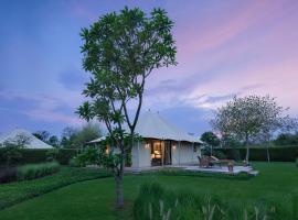 The Oberoi Vindhyavilas Wildlife Resort, Bandhavgarh, glamping i Tāla