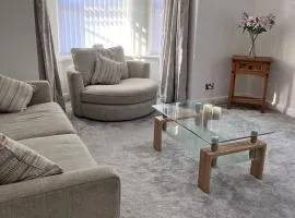2 Bed-Sleeps 4-Parking-Beachside-Golf Access