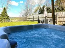 Cosy Home from Home, Private Hot tub, Sunset Views
