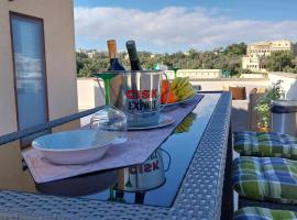 Luxury 9 person Holiday Home a walk to Paceville's nightlife, hotel di Is-Swieqi