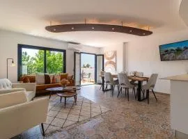 New Renovated Central Apartment With Modern Touch