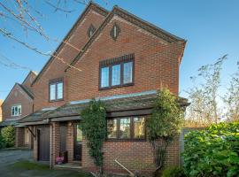 Pass the Keys Cosy & Rural Chilterns Hideaway, pet-friendly hotel in Shabbington