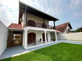 Caiobá - Casa 4 quartos com AR, espaçosa e perto do mar