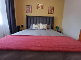 Oakway Guest Suite 2 Beds 1Bath Aircon Kitchen Private