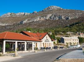 Apartments Zavala, hotel in Ravno