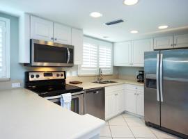Tranquil 2nd floor beachfront condo on Sanibel Island 2A2, hotel a Sanibel