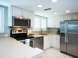 Tranquil 2nd floor beachfront condo on Sanibel Island 2A2