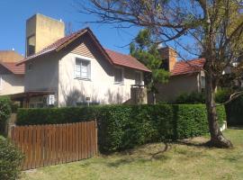 Casa Pinamar Centro, hotel i Pinamar