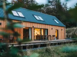 Forest Corner Luxury Home with Hot Tub