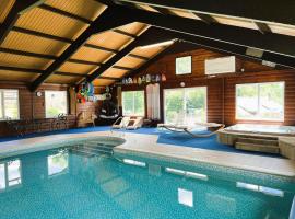Hop Loft-Barn Conversion, with access to Pool & Hot Tub-at Fox Valley Cottages, hotel di Looe