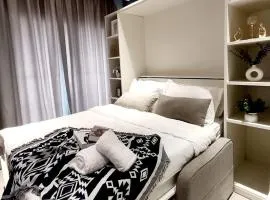 10 min to Subang Airport 2pax Free Parking Studio