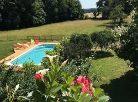 Le Plessis, Stone Farmhouse Loft with Gardens and Pool