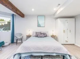 Private Pet Friendly Avenues Suite of Downtown