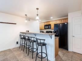 The Shredders Shanty Close to Ski Resorts, hotel in Cottonwood Heights