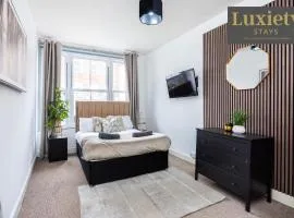 Gorgeous & Stylish 3BR Home HIGH STREET LOCATION by Luxiety Stays Serviced Accommodation