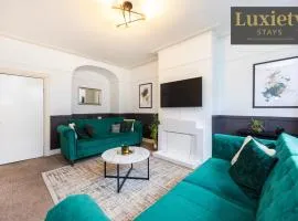 Gorgeous & Stylish 3BR Home HIGH STREET LOCATION by Luxiety Stays Serviced Accommodation