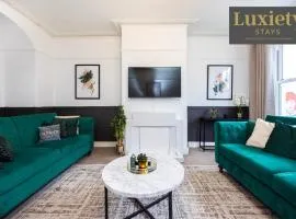 Gorgeous & Stylish 3BR Home HIGH STREET LOCATION by Luxiety Stays Serviced Accommodation