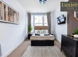 Gorgeous & Stylish 3BR Home HIGH STREET LOCATION by Luxiety Stays Serviced Accommodation