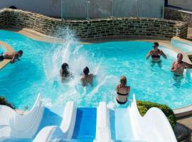 ZEcamping 4 étoiles animé parc aquatique pet friendly sauna, hotel a Saint-Lunaire