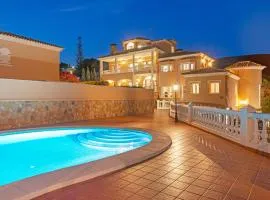 Luxury Villa Facing the Sea, With Swimming Pool