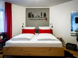 Schwarzwaldmarie in Titisee mit Badewanne Sonnenbalkon TG-Stellplatz Küche