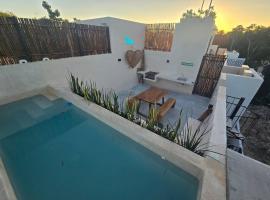 Brand New Penthouse Jungle Views 2 Bdr Sleeps 6, caba&ntilde;a o casa de campo en Tulum