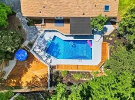 Belmont Family Fun w Hot Tub Pool Game Room King Suite