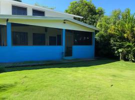 Pavones Point Surf House in Great Location, hotel v destinaci Pavones