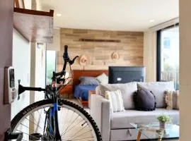 BOHO Loft Steps from the Beach