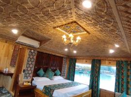 LUXURY Suite BY SP Group OF Houseboats, ξενοδοχείο στο Σριναγκάρ