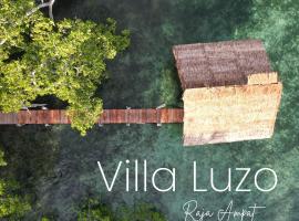 Villa Luzo & Tours, hotel con estacionamiento en Saonek