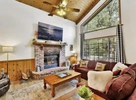 Relaxing Four Bears Cabin in Big Bear Lake