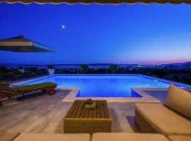 Nice Home In Kastel Stari With Jacuzzi