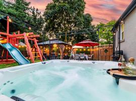 Resort-like 4BR 3BA near Downtown, Four seasons Hot Tub, Gym, King Bed, hotel en Toronto