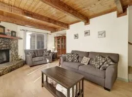 Aeroplane Gambrel Chalet- Adorable Airport Retreat Cottage