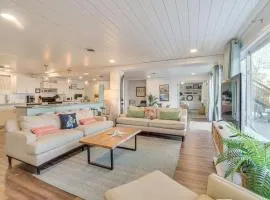 Modern Apt on Detroit Lake with Dock Access!