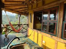 Cabaña entre cafetales en Salento
