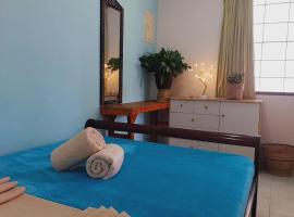 Bodhi Yoga House w Free Yoga, bungalow in General Luna