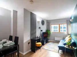 2 Bed Leeds Train Station Apartment City View