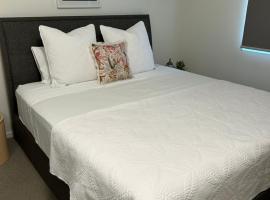 Walk to Palmer B&B - U21, hotel in Townsville