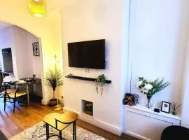 Central Manchester Modern Cosy Home 2 Bed 2 Baths