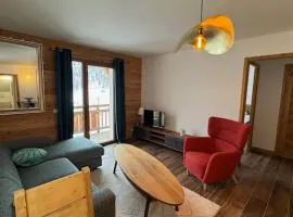 Chalet neuf à Montgenèvre, 50m des pistes, balcon, parking - FR-1-445-215