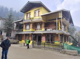 Undiscovered Mountains Hotel and Restaurant