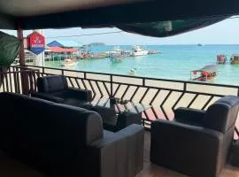 Three Little Birds Bar & Guesthouse