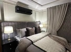 Designer Apartment- Self Check-in -Eiffle view- Bahria Town
