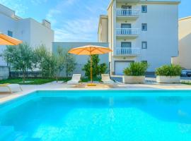 Cozy New Apartments with Private Pool Podstrana, отель в Подстране