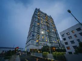 Tmansari Mahogany Apartement By Cozy